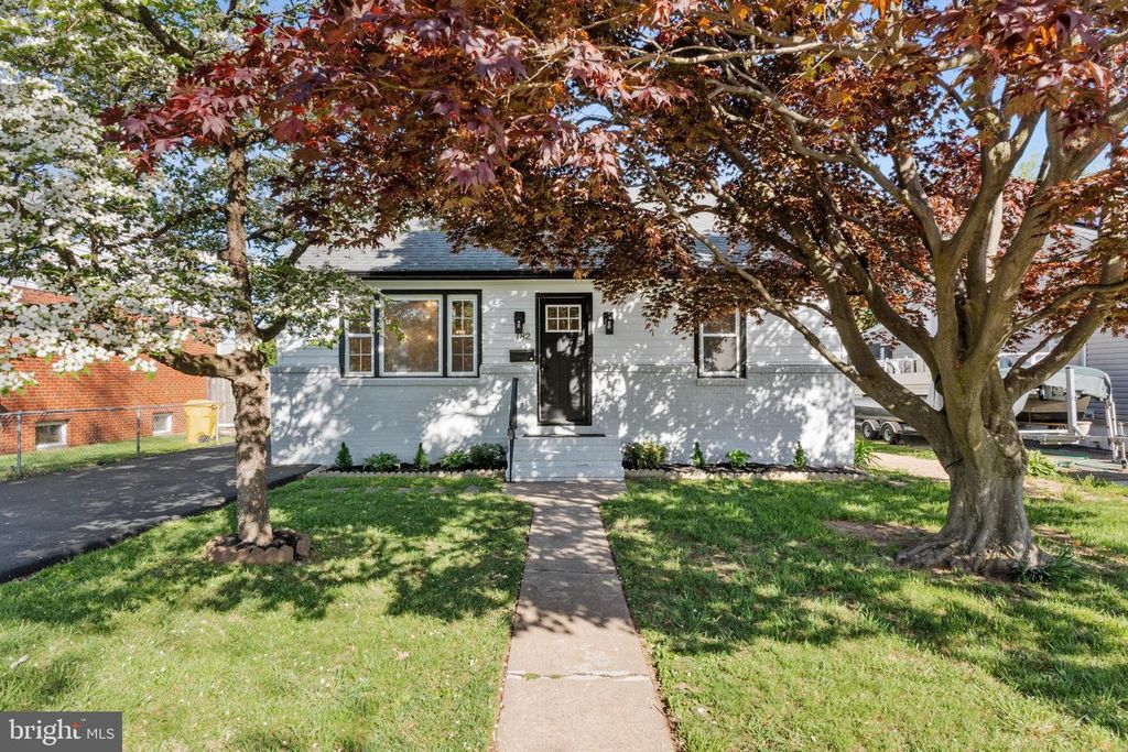 182 LAKE RD, Pasadena, MD 21122