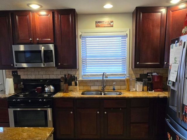 2605 W 83rd Place, Chicago, IL 60652