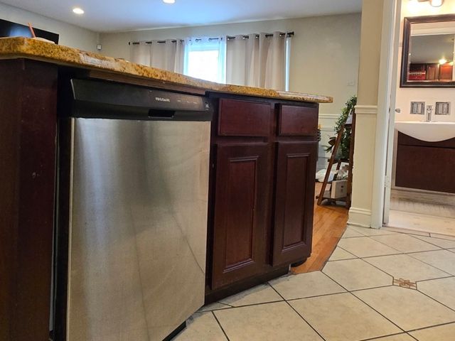 2605 W 83rd Place, Chicago, IL 60652