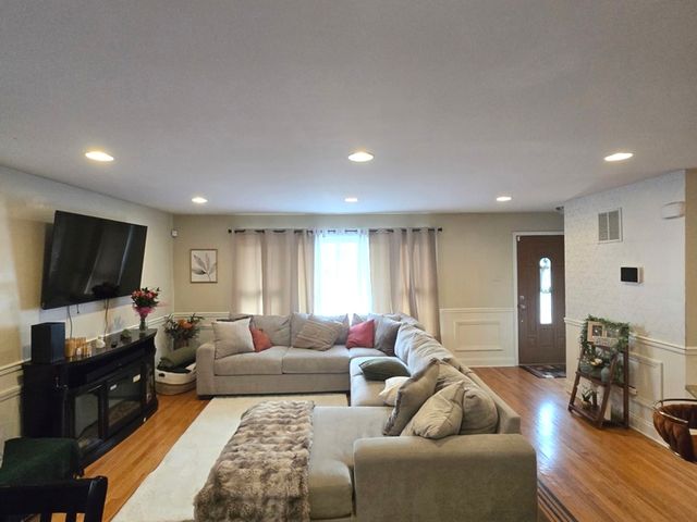 2605 W 83rd Place, Chicago, IL 60652