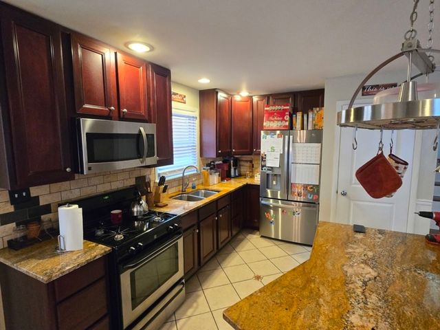 2605 W 83rd Place, Chicago, IL 60652