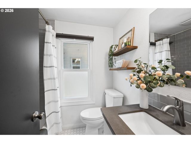 6335 N DETROIT Ave, Portland, OR 97217