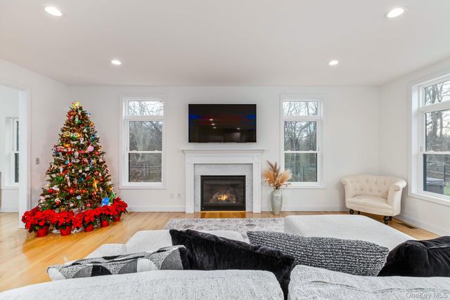 15 Shaw Lane, East Moriches, NY 11940