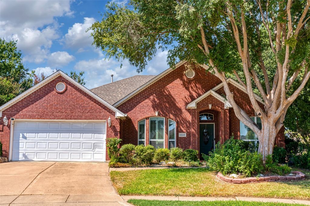 5829 Echo Bluff Drive, Haltom City, TX 76137 — exterior