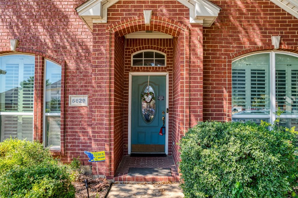 5829 Echo Bluff Drive, Haltom City, TX 76137 — photo 2