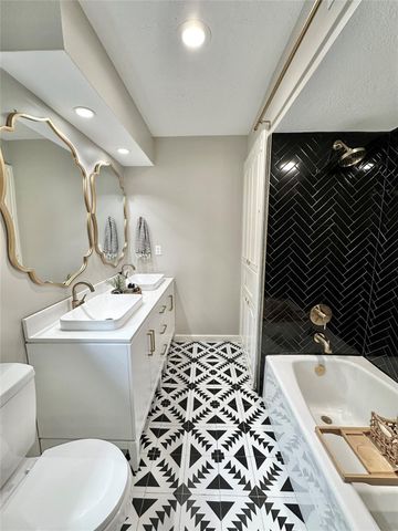 19 Champions Colony W, Houston, TX 77069