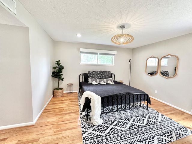 19 Champions Colony W, Houston, TX 77069