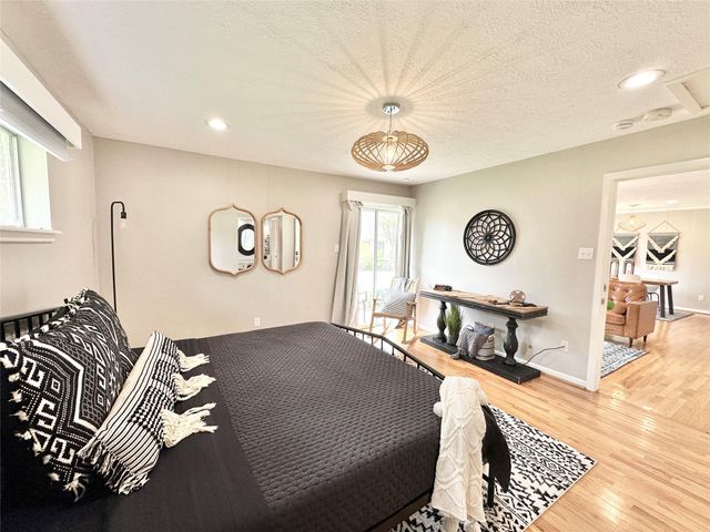 19 Champions Colony W, Houston, TX 77069