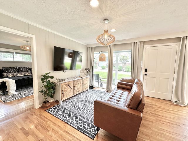 19 Champions Colony W, Houston, TX 77069