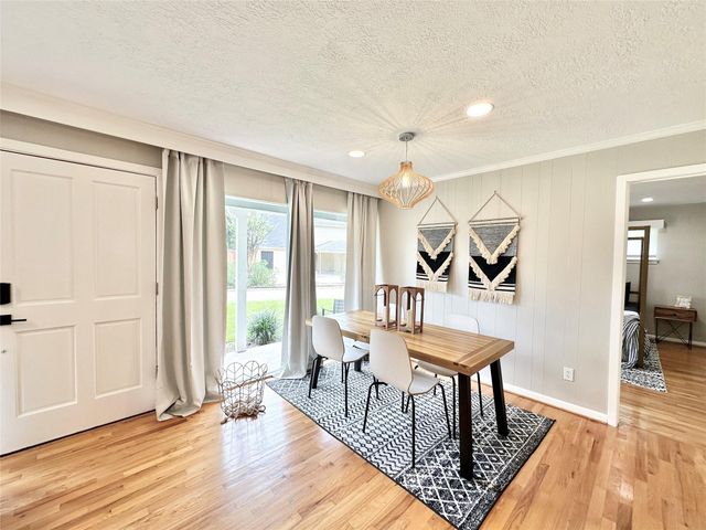 19 Champions Colony W, Houston, TX 77069