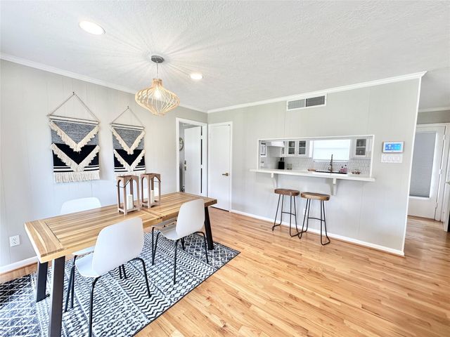 19 Champions Colony W, Houston, TX 77069