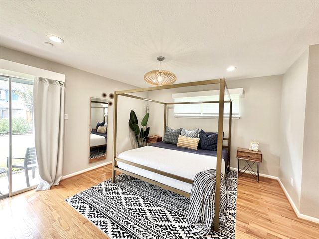 19 Champions Colony W, Houston, TX 77069