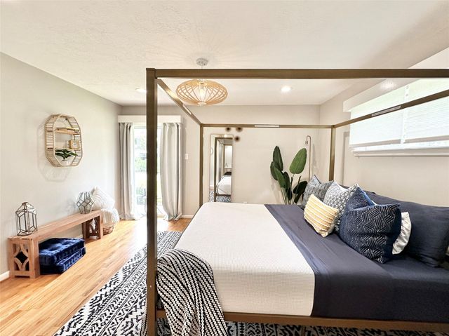 19 Champions Colony W, Houston, TX 77069