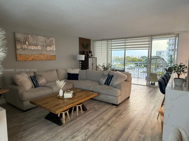 18061 Biscayne Blvd 404, Aventura, FL 33160