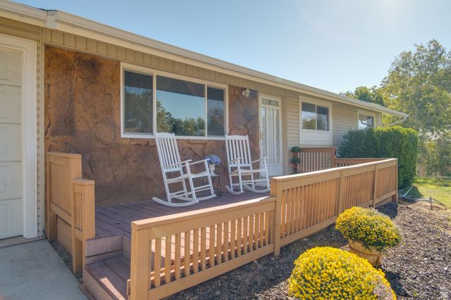 1482 E WATERS LN, Sandy, UT 84093