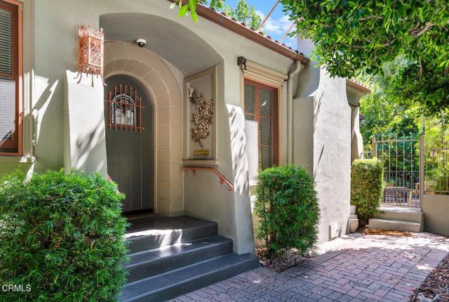 430 La Loma Road, Pasadena, CA 91105