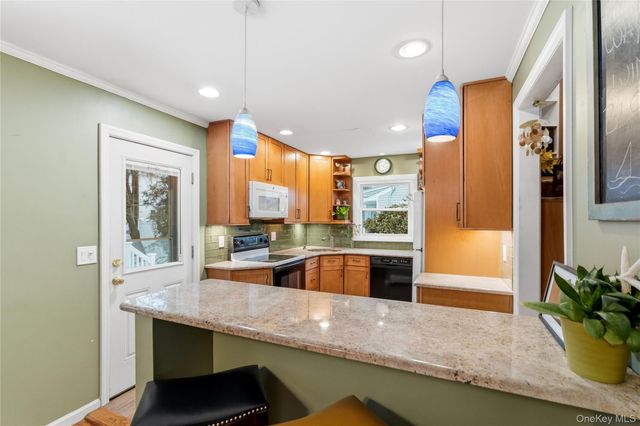 16 Newmarket Road, Syosset, NY 11791