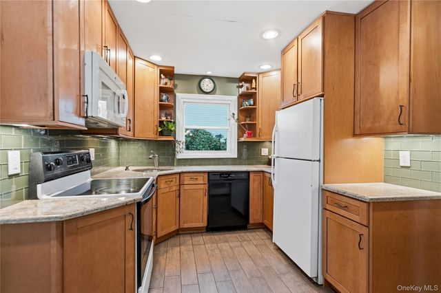 16 Newmarket Road, Syosset, NY 11791