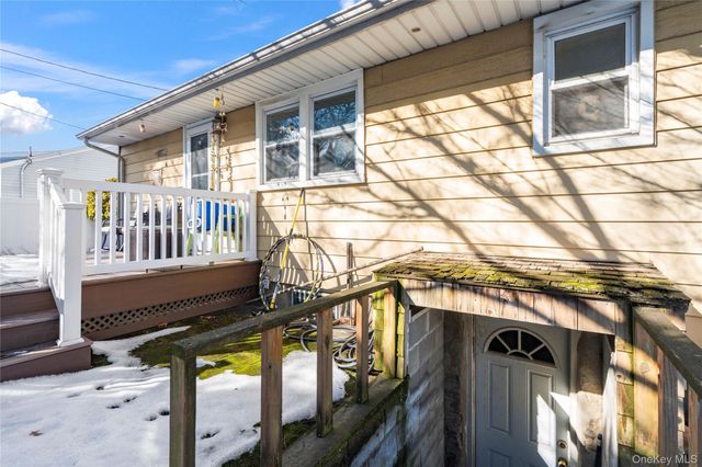 16 Newmarket Road, Syosset, NY 11791