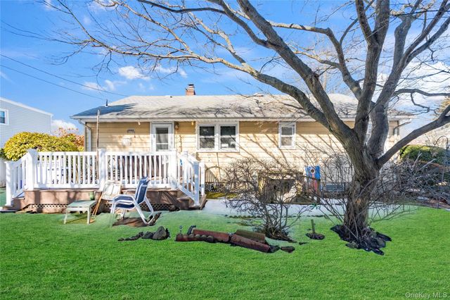 16 Newmarket Road, Syosset, NY 11791