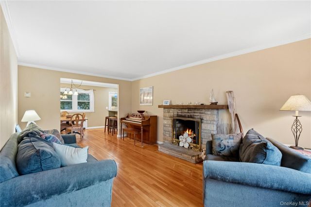 16 Newmarket Road, Syosset, NY 11791