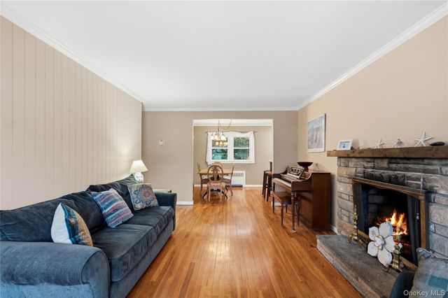 16 Newmarket Road, Syosset, NY 11791