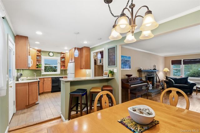 16 Newmarket Road, Syosset, NY 11791