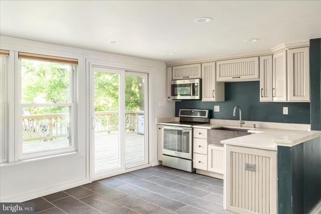 714 DEER MEADOW DR, Strasburg, VA 22657