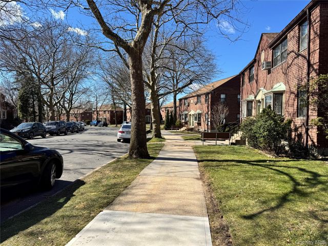 57-41 246TH Crescent Lower, Douglaston, NY 11362