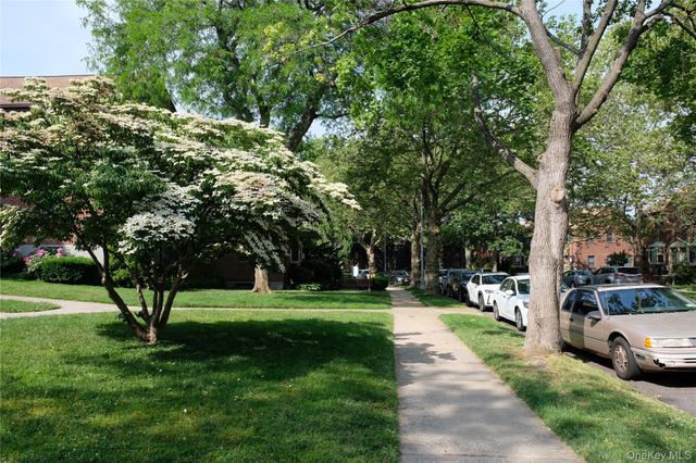 57-41 246TH Crescent Lower, Douglaston, NY 11362