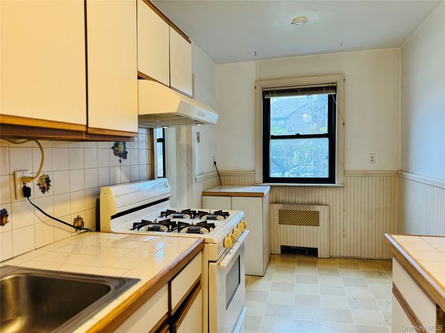 57-41 246TH Crescent Lower, Douglaston, NY 11362