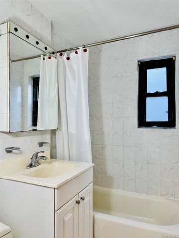 57-41 246TH Crescent Lower, Douglaston, NY 11362