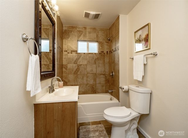 7109 Pacific Highway E, Milton, WA 98354