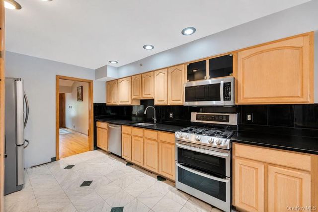 372 Hungry Harbor Road, Valley Stream, NY 11581
