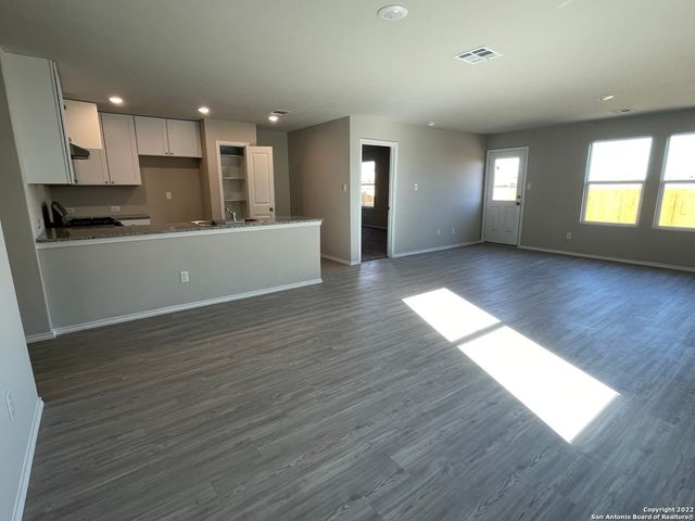 3306 KORNBERG DR, Converse, TX 78109