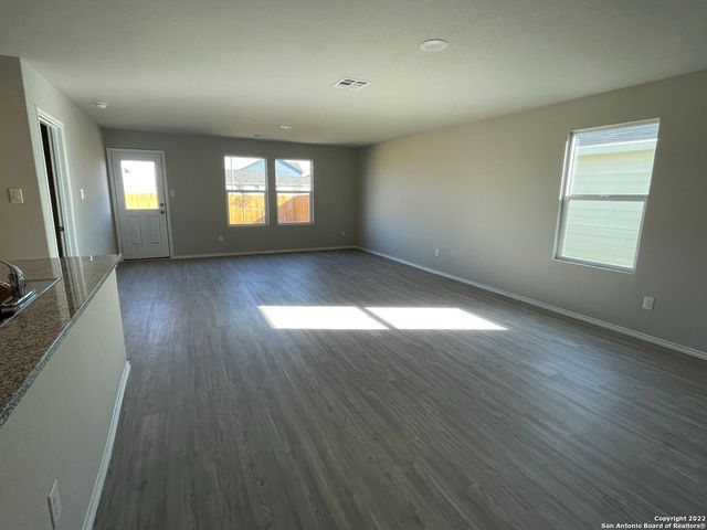 3306 KORNBERG DR, Converse, TX 78109