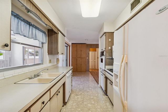 1507 WINDING WAY W, Clearwater, FL 33764