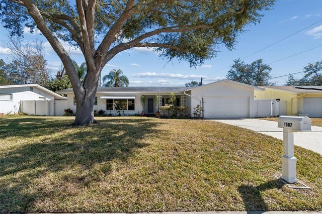 1507 WINDING WAY W, Clearwater, FL 33764