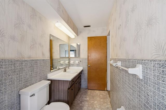 1507 WINDING WAY W, Clearwater, FL 33764