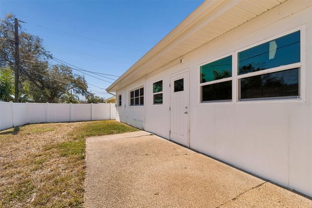 1507 WINDING WAY W, Clearwater, FL 33764