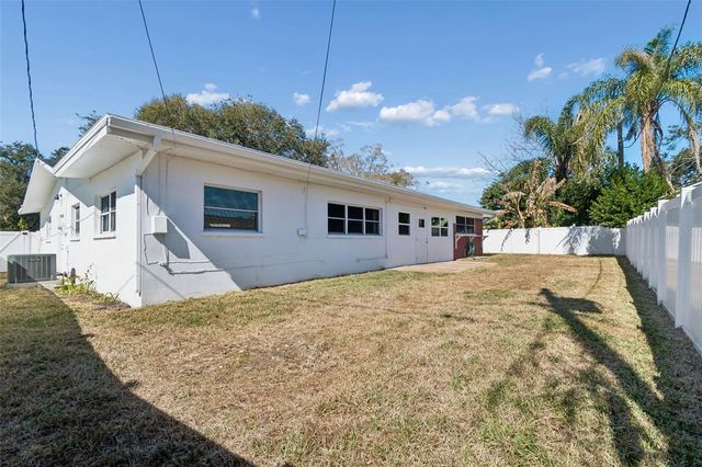 1507 WINDING WAY W, Clearwater, FL 33764