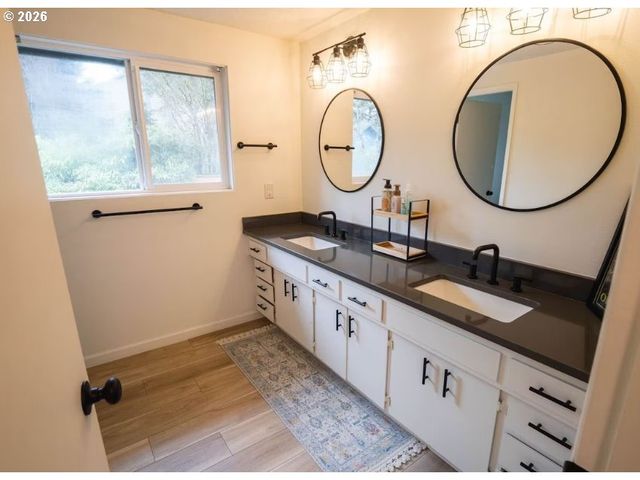 1520 W 28TH Pl, Eugene, OR 97405
