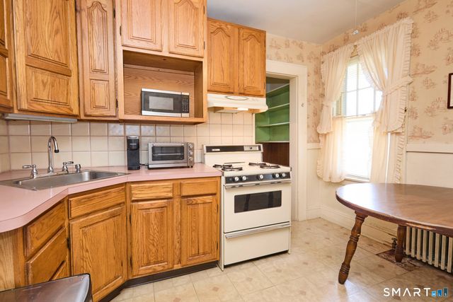 151 East Eaton Street, Bridgeport, CT 06604