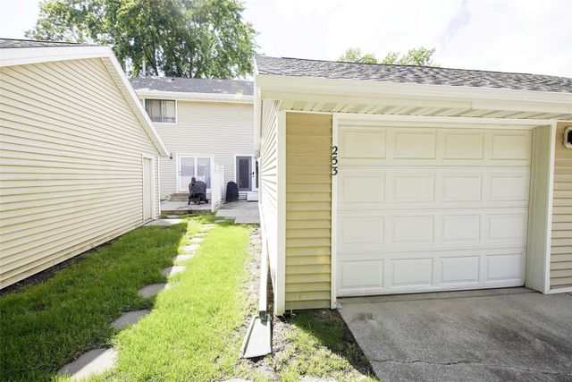 253 52nd Street, West Des Moines, IA 50265