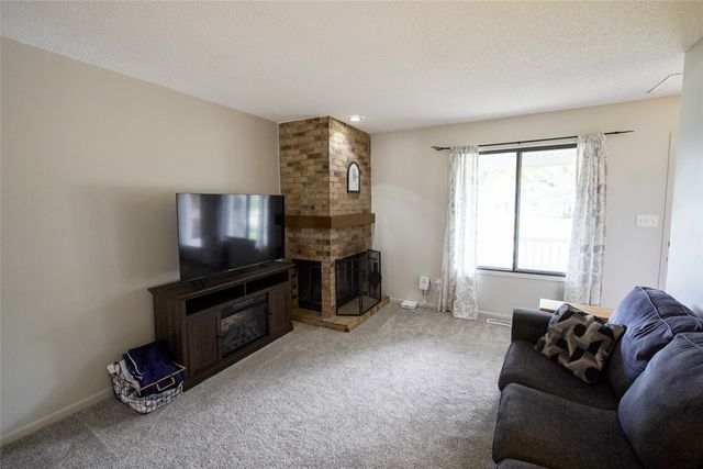 253 52nd Street, West Des Moines, IA 50265