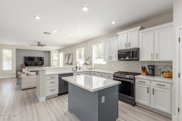 6745 S RACHAEL Way, Gilbert, AZ 85298