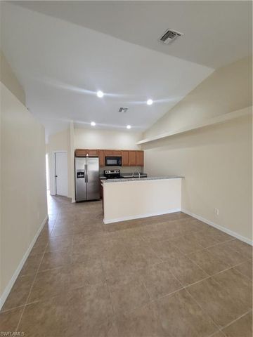 1914 SW 15th PL, Cape Coral, FL 33991