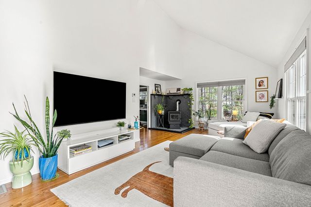 25 Great Hill Drive, Newmarket, NH 03857