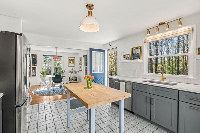 25 Great Hill Drive, Newmarket, NH 03857