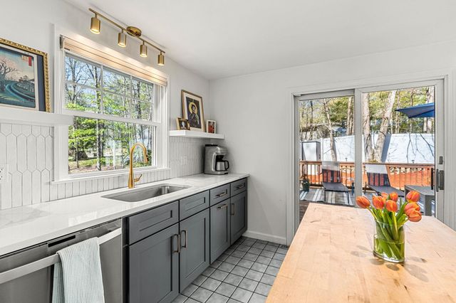 25 Great Hill Drive, Newmarket, NH 03857